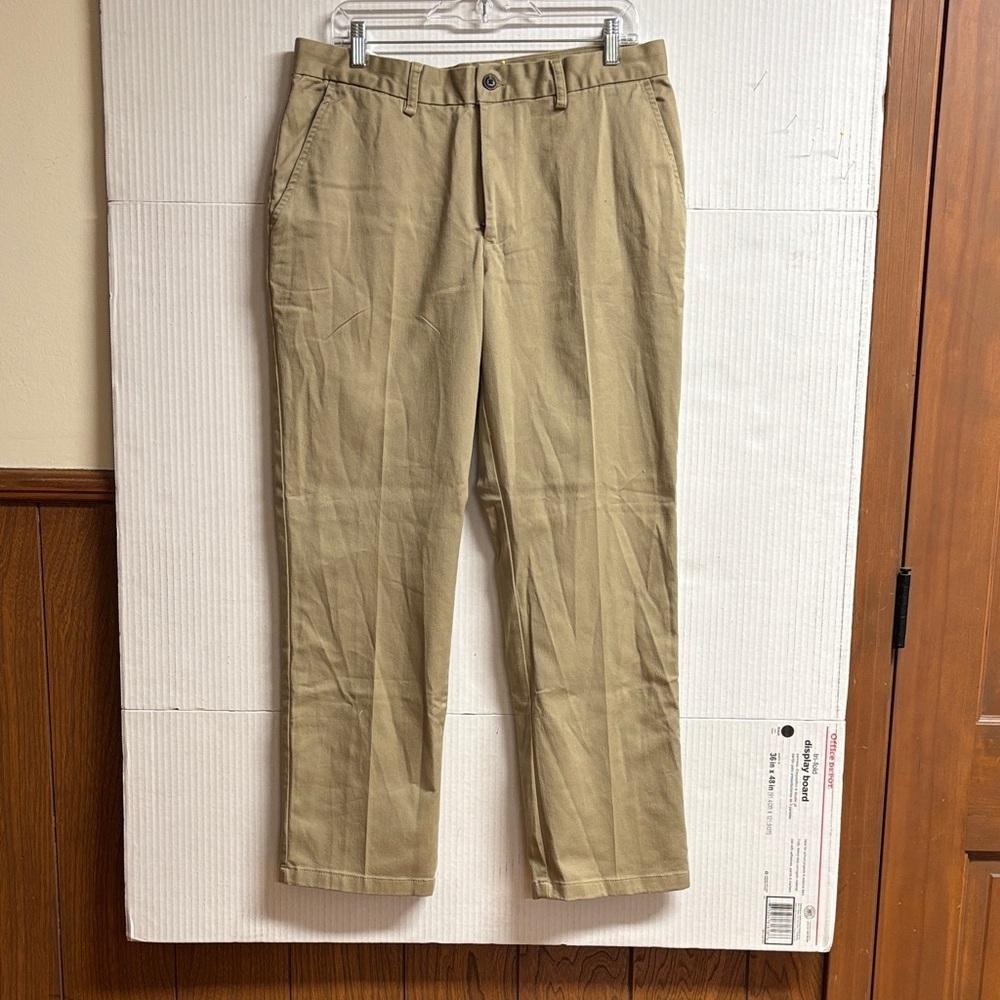 St. John's Bay Men's Khaki Chinos Classic Fit Flat Front Easy Care NWT 34 X 30